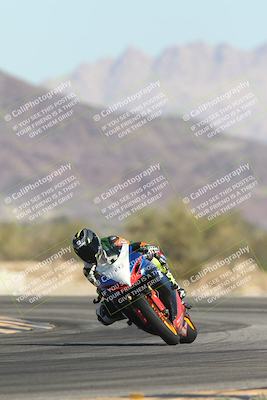 media/Oct-30-2025-Racers Edge (Thu) [[dabbdaf680]]/3-B Group/Session 2 (Turn 14)/